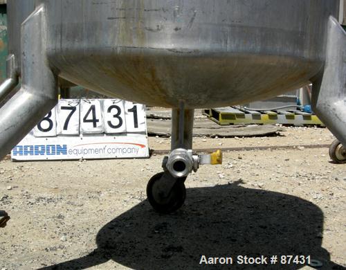 USED: Walker Stainless pressure tank, 75 gallon, 316 stainless steel, vertical. 28" diameter x 26" straight side, dish top and bottom. Internal rated FV/15 psi at 200 deg F. Openings: top 2", 16" man...