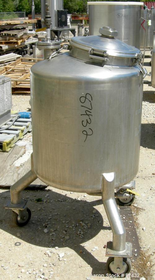 USED: Walker Stainless pressure tank, 75 gallon, 316 stainless steel, vertical. 28" diameter x 26" straight side, dish top and bottom. Internal rated FV/15 psi at 200 deg F. Openings: top 2", 16" man...