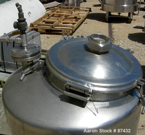 USED: Walker Stainless pressure tank, 75 gallon, 316 stainless steel, vertical. 28" diameter x 26" straight side, dish top and bottom. Internal rated FV/15 psi at 200 deg F. Openings: top 2", 16" man...