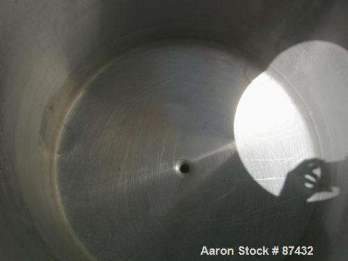 USED: Walker Stainless pressure tank, 75 gallon, 316 stainless steel, vertical. 28" diameter x 26" straight side, dish top and bottom. Internal rated FV/15 psi at 200 deg F. Openings: top 2", 16" man...
