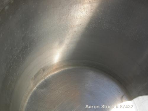 USED: Walker Stainless pressure tank, 75 gallon, 316 stainless steel, vertical. 28" diameter x 26" straight side, dish top and bottom. Internal rated FV/15 psi at 200 deg F. Openings: top 2", 16" man...