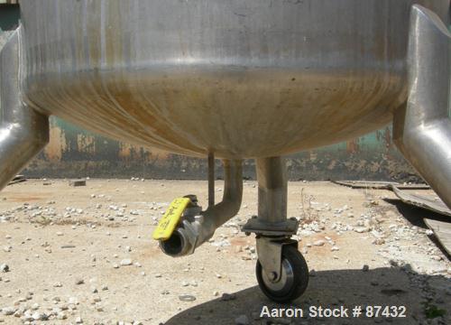 USED: Walker Stainless pressure tank, 75 gallon, 316 stainless steel, vertical. 28" diameter x 26" straight side, dish top and bottom. Internal rated FV/15 psi at 200 deg F. Openings: top 2", 16" man...