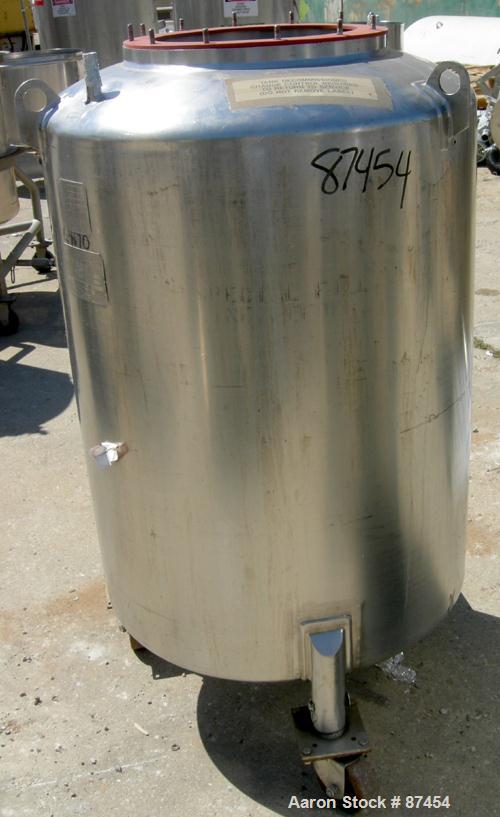 USED: Walker Stainless Pressure Tank, 120 gallon, 304 stainless steel, vertical. 30" diameter x 37" straight side, dish top and bottom. Internal rated 25 psi at 100 deg F. Openings: top (2) 5/8", 14"...