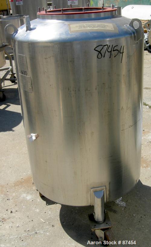 USED: Walker Stainless Pressure Tank, 120 gallon, 304 stainless steel, vertical. 30" diameter x 37" straight side, dish top ...