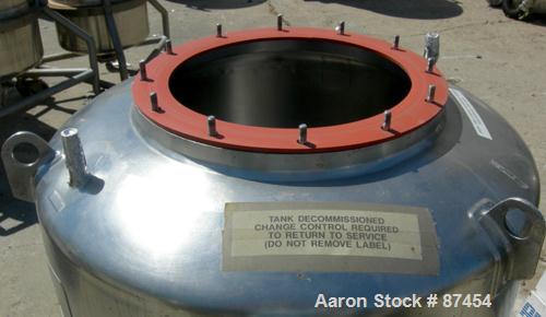 USED: Walker Stainless Pressure Tank, 120 gallon, 304 stainless steel, vertical. 30" diameter x 37" straight side, dish top and bottom. Internal rated 25 psi at 100 deg F. Openings: top (2) 5/8", 14"...