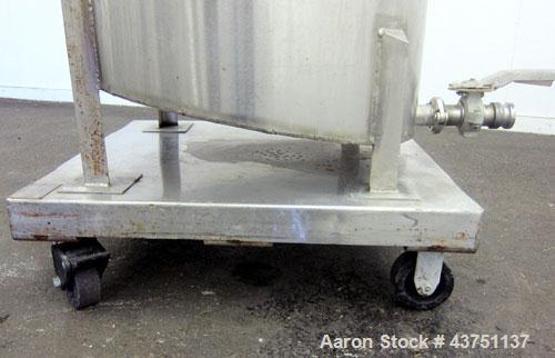 Used Water Cooling Corporation Tank, 100 Gallons, 304 Stainless Steel, Vertical. Approximately 31" diameter x 34" straight side.  Flat top with a bolt-on hinged cover, 6" sloped bottom.  2" Tri-clamp...