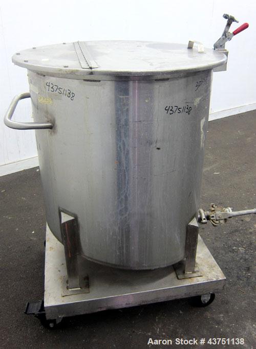 Used Water Cooling Corporation Tank, 100 Gallons, 304 Stainless Steel, Vertical. Approximately 31" diameter x 34" straight side.  Flat top with a bolt-on hinged cover, 6" sloped bottom.  2" Tri-clamp...