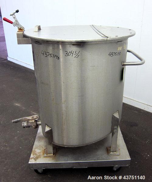 Used Water Cooling Corporation Tank, 100 Gallons, 304 Stainless Steel, Vertical. Approximately 31" diameter x 34" straight side.  Flat top with a bolt-on hinged cover, 6" sloped bottom.  2" Tri-clamp...