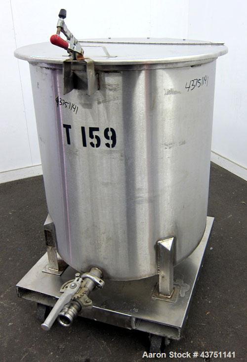 Used Water Cooling Corporation Tank, 100 Gallon, 304 Stainless Steel, Vertical. Approximately 31" diameter x 34" straight side. Flat top with a bolt-on hinged cover, 6" sloped bottom.  2" Tri-clamp s...