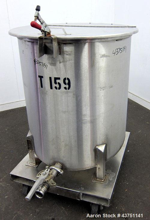 Used- Water Cooling Corporation Tank, 100 Gallon, 304 Stainless Steel, Vertical. Approximately 31" diameter x 34" straight s...