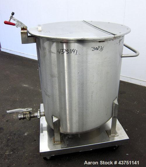 Used- Water Cooling Corporation Tank, 100 Gallon, 304 Stainless Steel, Vertical. Approximately 31" diameter x 34" straight s...