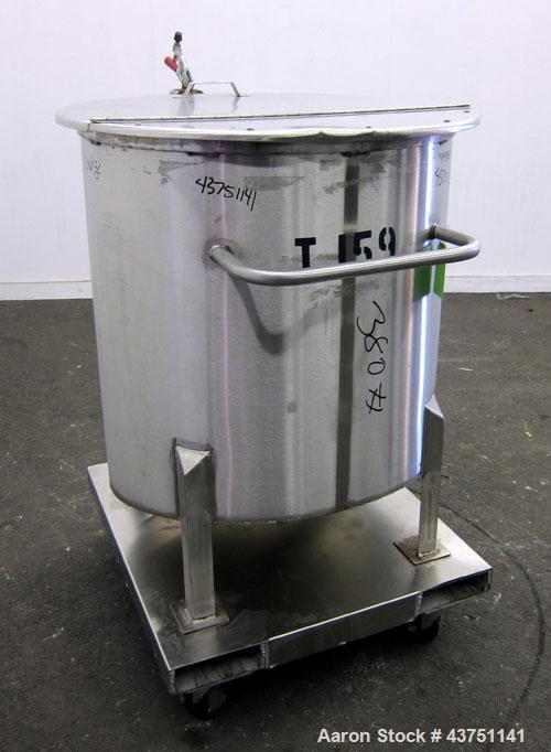 Used Water Cooling Corporation Tank, 100 Gallon, 304 Stainless Steel, Vertical. Approximately 31" diameter x 34" straight side. Flat top with a bolt-on hinged cover, 6" sloped bottom.  2" Tri-clamp s...