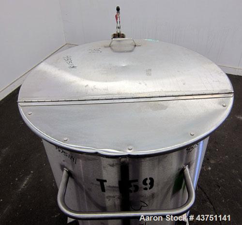 Used Water Cooling Corporation Tank, 100 Gallon, 304 Stainless Steel, Vertical. Approximately 31" diameter x 34" straight side. Flat top with a bolt-on hinged cover, 6" sloped bottom.  2" Tri-clamp s...