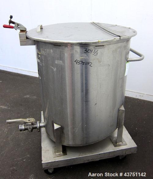 Used Water Cooling Corporation Tank, 100 Gallon, 304 Stainless Steel, Vertical. Approximately 31" diameter x 34" straight side.  Flat top with a bolt-on hinged cover, 6" sloped bottom.  2" Tri-clamp ...