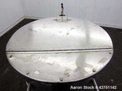 Used Water Cooling Corporation Tank, 100 Gallon, 304 Stainless Steel, Vertical. Approximately 31" diameter x 34" straight side.  Flat top with a bolt-on hinged cover, 6" sloped bottom.  2" Tri-clamp ...