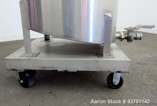 Used Water Cooling Corporation Tank, 100 Gallon, 304 Stainless Steel, Vertical. Approximately 31" diameter x 34" straight side.  Flat top with a bolt-on hinged cover, 6" sloped bottom.  2" Tri-clamp ...