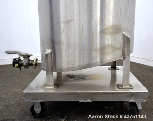 Used Water Cooling Corporation Tank, 100 Gallon, 304 Stainless Steel, Vertical. Approximately 31" diameter x 34" straight side.  Flat top with a bolt-on hinged cover, 6" sloped bottom.  2" Tri-clamp ...