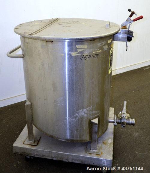 Used Water Cooling Corporation Tank, 100 Gallon, 304 Stainless Steel, Vertical. Approximately 31" diameter x 34" straight side.  Flat top with a bolt on hinged cover, 6" sloped bottom.  2" Tri-clamp ...