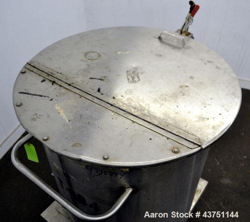 Used Water Cooling Corporation Tank, 100 Gallon, 304 Stainless Steel, Vertical. Approximately 31" diameter x 34" straight side.  Flat top with a bolt on hinged cover, 6" sloped bottom.  2" Tri-clamp ...