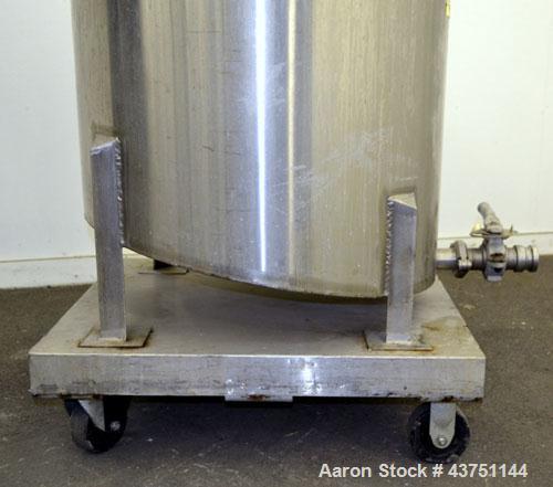 Used Water Cooling Corporation Tank, 100 Gallon, 304 Stainless Steel, Vertical. Approximately 31" diameter x 34" straight side.  Flat top with a bolt on hinged cover, 6" sloped bottom.  2" Tri-clamp ...