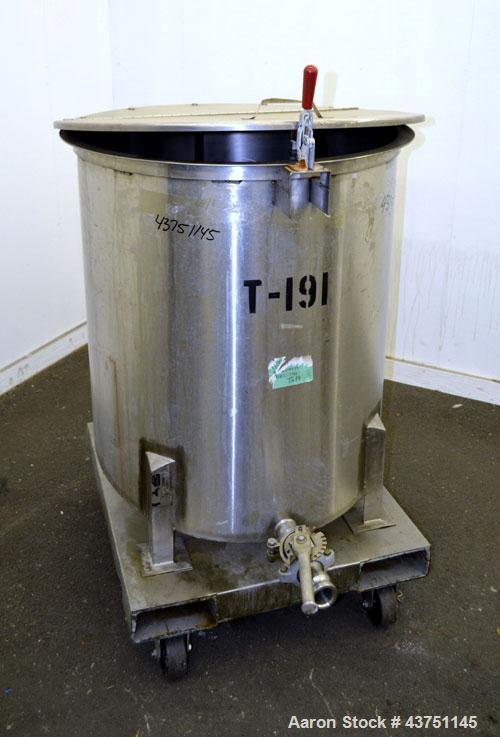 Used Water Cooling Corporation Tank, 100 Gallon, 304 Stainless Steel, Vertical. Approximately 31" diameter x 34" straight side.Flat top with a bolt-on hinged cover, 6" sloped bottom.2" Tri-clamp side...