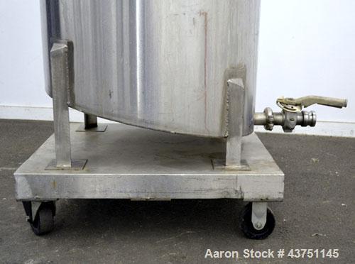 Used Water Cooling Corporation Tank, 100 Gallon, 304 Stainless Steel, Vertical. Approximately 31" diameter x 34" straight side.Flat top with a bolt-on hinged cover, 6" sloped bottom.2" Tri-clamp side...