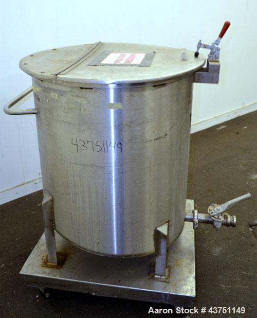 Used Water Cooling Corporation Tank, 100 Gallon, 304 Stainless Steel, Vertical. Approximately 31" diameter x 34" straight side.  Flat top with a bolt-on hinged cover, 6" sloped bottom.  2" Tri-clamp ...