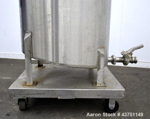 Used Water Cooling Corporation Tank, 100 Gallon, 304 Stainless Steel, Vertical. Approximately 31" diameter x 34" straight side.  Flat top with a bolt-on hinged cover, 6" sloped bottom.  2" Tri-clamp ...