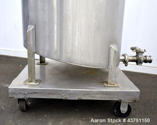 Used Water Cooling Corporation Tank, 100 Gallon, 304 Stainless Steel, Vertical. Approximately 31" diameter x 34" straight side.  Flat top with a bolt-on hinged cover, 6" sloped bottom.  2" Tri-clamp ...