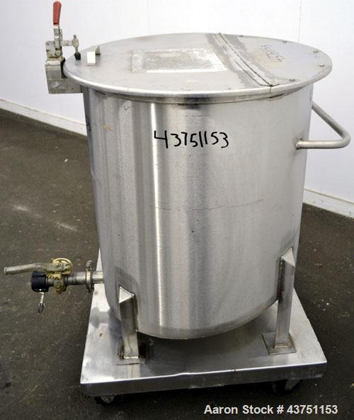 Used Water Cooling Corporation Tank, 100 Gallon, 304 Stainless Steel, Vertical. Approximately 31" diameter x 34" straight side.  Flat top with a bolt-on hinged cover, 6" sloped bottom.  2" Tri-clamp ...