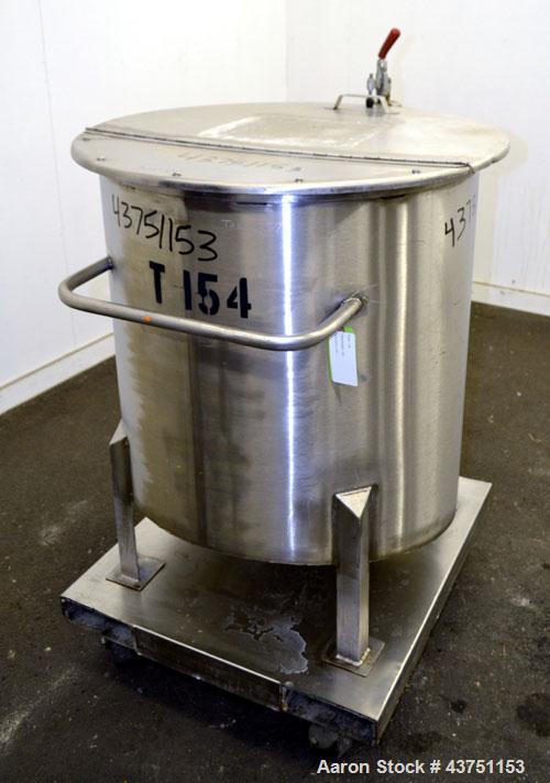 Used Water Cooling Corporation Tank, 100 Gallon, 304 Stainless Steel, Vertical. Approximately 31" diameter x 34" straight side.  Flat top with a bolt-on hinged cover, 6" sloped bottom.  2" Tri-clamp ...