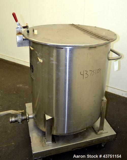 Used- Water Cooling Corporation Tank, 100 Gallon, 304 Stainless Steel, Vertical. Approximately 31" diameter x 34" straight s...