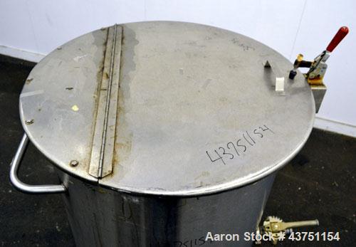 Used Water Cooling Corporation Tank, 100 Gallon, 304 Stainless Steel, Vertical. Approximately 31" diameter x 34" straight side.  Flat top with a bolt-on hinged cover, 6" sloped bottom.  2" Tri-clamp ...
