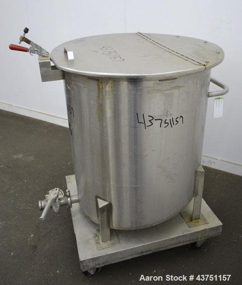 Used Water Cooling Corporation Tank, 100 Gallon, 304 Stainless Steel, Vertical. Approximately 31" diameter x 34" straight side.  Flat top with a bolt on hinged cover, 6" sloped bottom.  2" Tri-clamp ...