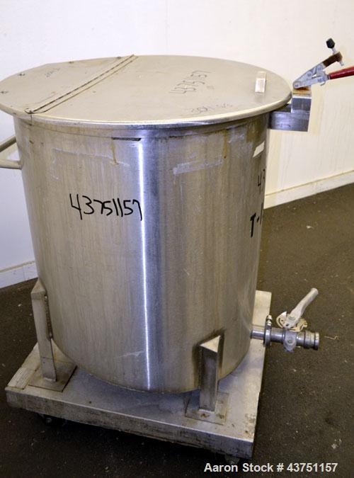 Used Water Cooling Corporation Tank, 100 Gallon, 304 Stainless Steel, Vertical. Approximately 31" diameter x 34" straight side.  Flat top with a bolt on hinged cover, 6" sloped bottom.  2" Tri-clamp ...