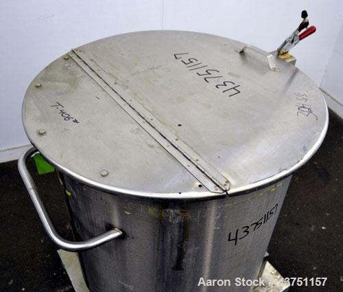Used Water Cooling Corporation Tank, 100 Gallon, 304 Stainless Steel, Vertical. Approximately 31" diameter x 34" straight side.  Flat top with a bolt on hinged cover, 6" sloped bottom.  2" Tri-clamp ...