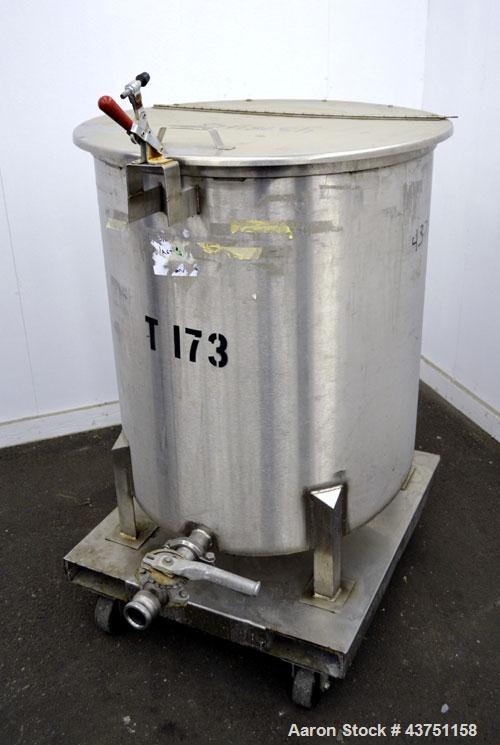 Used Water Cooling Corporation Tank, 100 Gallon, 304 Stainless Steel, Vertical. Approximately 31" diameter x 34" straight side.Flat top with a bolt-on hinged cover, 6" sloped bottom.2" Tri-clamp side...