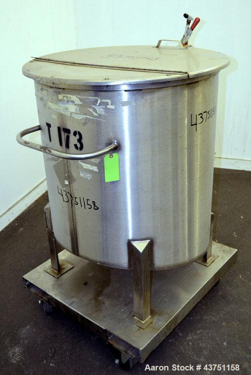 Used Water Cooling Corporation Tank, 100 Gallon, 304 Stainless Steel, Vertical. Approximately 31" diameter x 34" straight side.Flat top with a bolt-on hinged cover, 6" sloped bottom.2" Tri-clamp side...