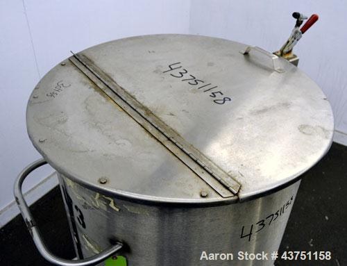 Used Water Cooling Corporation Tank, 100 Gallon, 304 Stainless Steel, Vertical. Approximately 31" diameter x 34" straight side.Flat top with a bolt-on hinged cover, 6" sloped bottom.2" Tri-clamp side...
