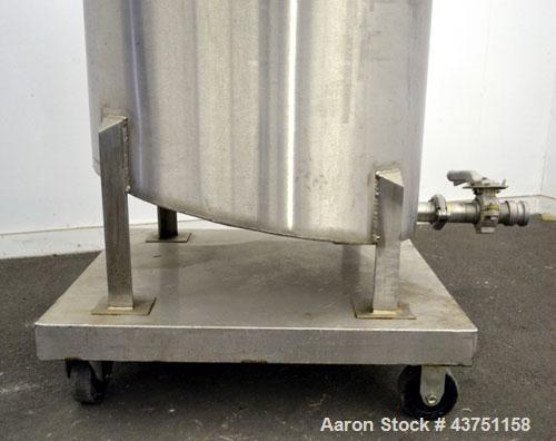 Used Water Cooling Corporation Tank, 100 Gallon, 304 Stainless Steel, Vertical. Approximately 31" diameter x 34" straight side.Flat top with a bolt-on hinged cover, 6" sloped bottom.2" Tri-clamp side...