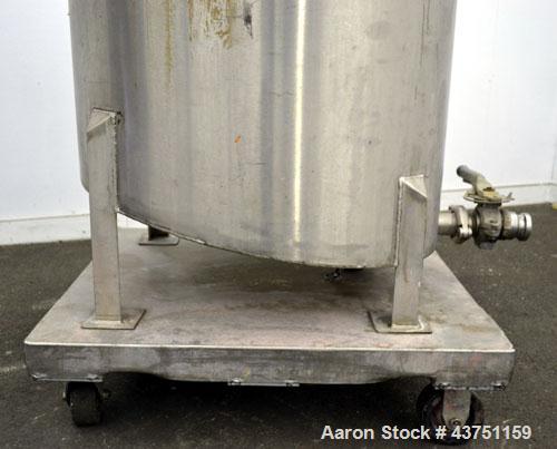 Used Water Cooling Corporation Tank, 100 Gallon, 304 Stainless Steel, Vertical. Approximately 31" diameter x 34" straight side.  Flat top with a bolt-on hinged cover, 6" sloped bottom.  2" Tri-clamp ...
