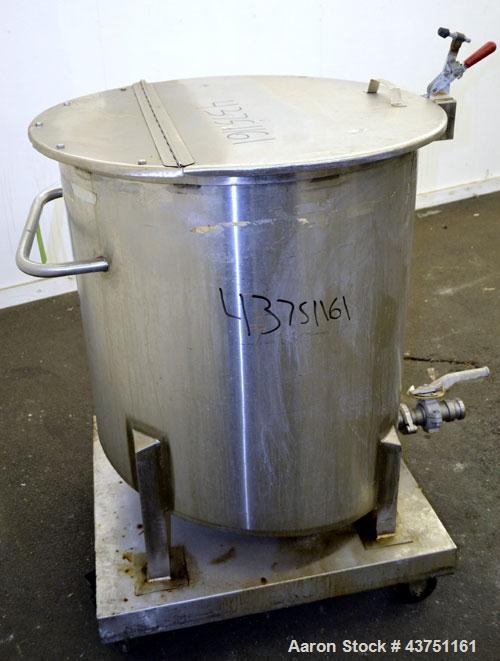 Used Water Cooling Corporation Tank, 100 Gallon, 304 Stainless Steel, Vertical. Approximately 31" diameter x 34" straight side.  Flat top with a bolt-on hinged cover, 6" sloped bottom.  2" Tri-clamp ...