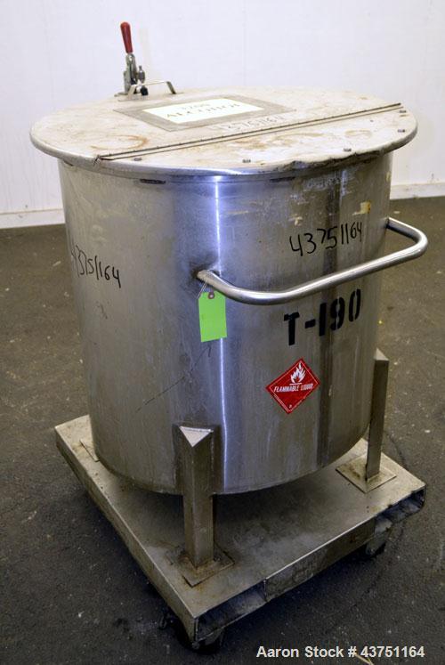 Used Water Cooling Corporation Tank, 100 Gallon, 304 Stainless Steel, Vertical. Approximately 31" diameter x 34" straight side.  Flat top with a bolt-on hinged cover, 6" sloped bottom.  2" Tri-clamp ...