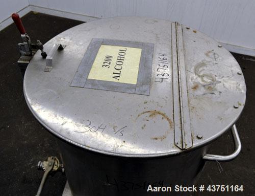 Used Water Cooling Corporation Tank, 100 Gallon, 304 Stainless Steel, Vertical. Approximately 31" diameter x 34" straight side.  Flat top with a bolt-on hinged cover, 6" sloped bottom.  2" Tri-clamp ...