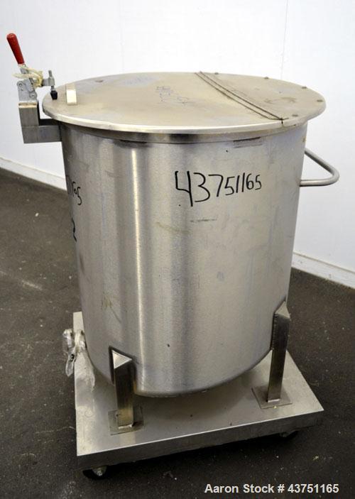 Used Water Cooling Corporation Tank, 100 Gallon, 304 Stainless Steel, Vertical. Approximately 31" diameter x 34" straight side.  Flat top with a bolt-on hinged cover, 6" sloped bottom.  2" Tri-clamp ...