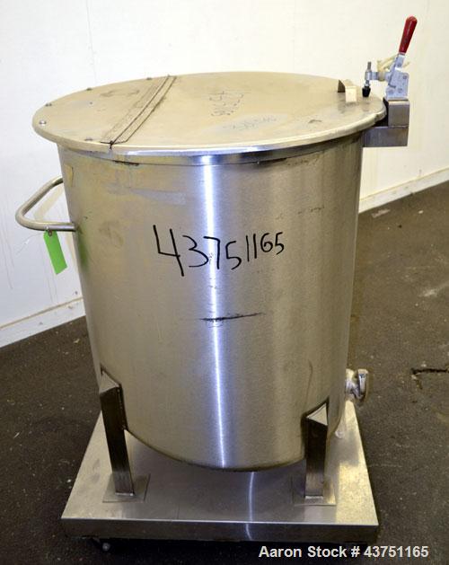Used Water Cooling Corporation Tank, 100 Gallon, 304 Stainless Steel, Vertical. Approximately 31" diameter x 34" straight side.  Flat top with a bolt-on hinged cover, 6" sloped bottom.  2" Tri-clamp ...