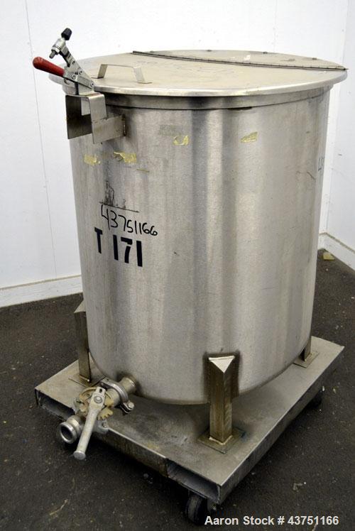 Used Water Cooling Corporation Tank, 100 Gallon, 304 Stainless Steel, Vertical. Approximately 31" diameter x 34" straight side.Flat top with a bolt-on hinged cover, 6" sloped bottom.2" Tri-clamp side...