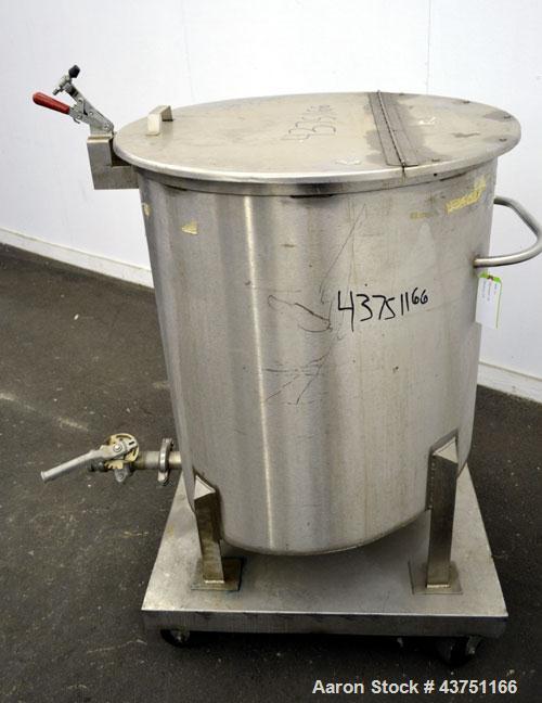 Used Water Cooling Corporation Tank, 100 Gallon, 304 Stainless Steel, Vertical. Approximately 31" diameter x 34" straight side.Flat top with a bolt-on hinged cover, 6" sloped bottom.2" Tri-clamp side...