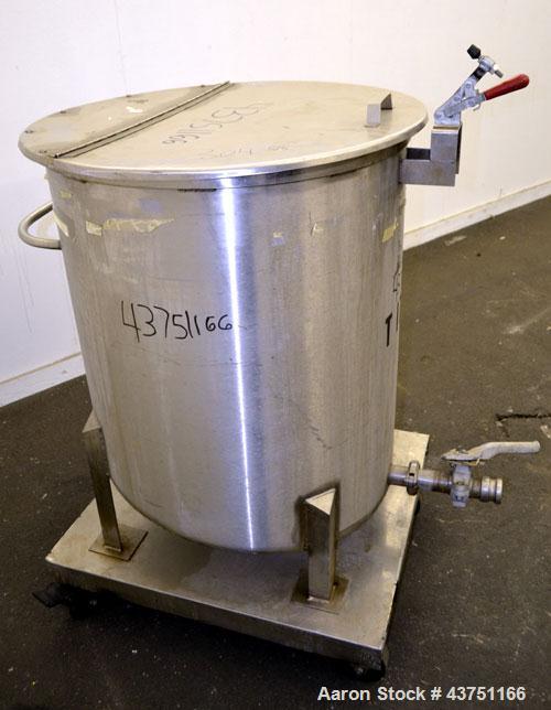 Used Water Cooling Corporation Tank, 100 Gallon, 304 Stainless Steel, Vertical. Approximately 31" diameter x 34" straight side.Flat top with a bolt-on hinged cover, 6" sloped bottom.2" Tri-clamp side...