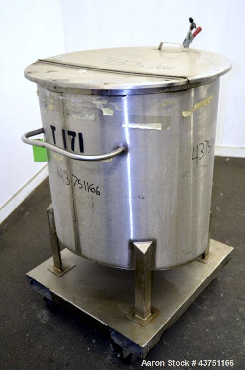Used Water Cooling Corporation Tank, 100 Gallon, 304 Stainless Steel, Vertical. Approximately 31" diameter x 34" straight side.Flat top with a bolt-on hinged cover, 6" sloped bottom.2" Tri-clamp side...